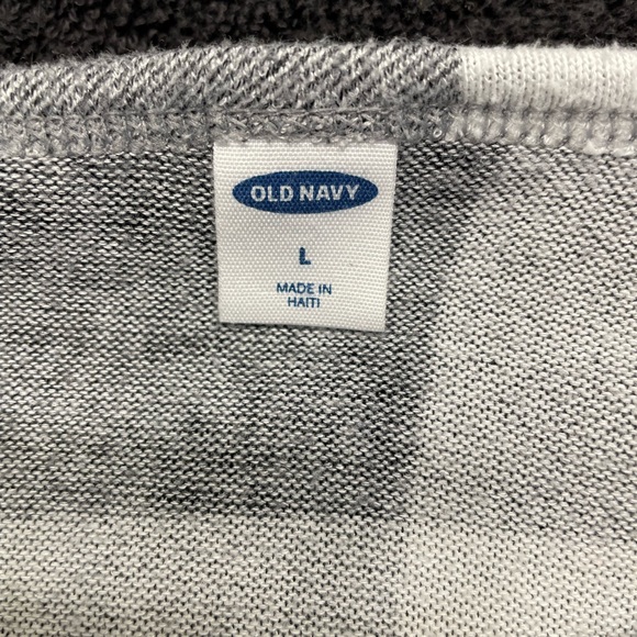 Scoop neck long sleeved top by Old Navy, black and white buffalo plaid, size L - Picture 3 of 3
